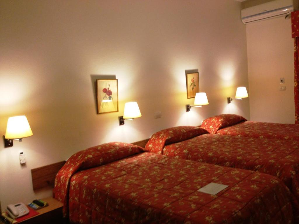 Embassy Hotel Bejrút Szoba fotó